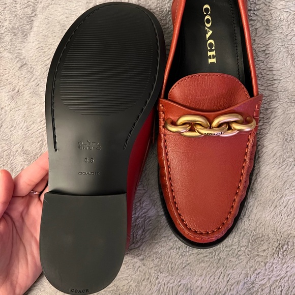 COACH Women's Jess Chain-Strap Moccasin Loafers Rust 6.5 - Picture 3 of 4